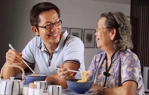 感恩母親節(jié)!陪著她比說(shuō)什么都好!