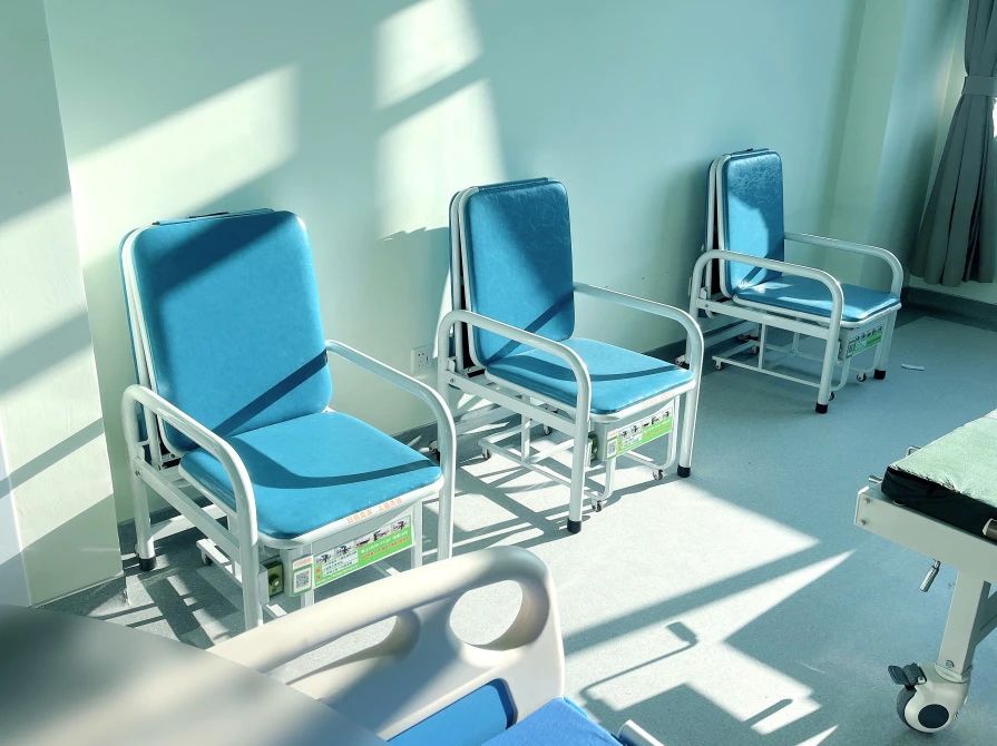 愛陪柜椅式共享陪護床:創(chuàng)新設(shè)計,智能便捷滿足醫(yī)院陪護需求