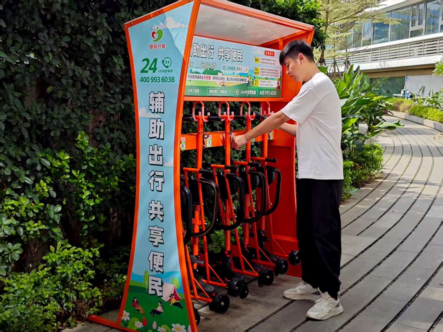 帶娃逛景區(qū)怕折騰?愛(ài)陪共享童車(chē)入駐,遛娃輕松沒(méi)負(fù)擔(dān)!